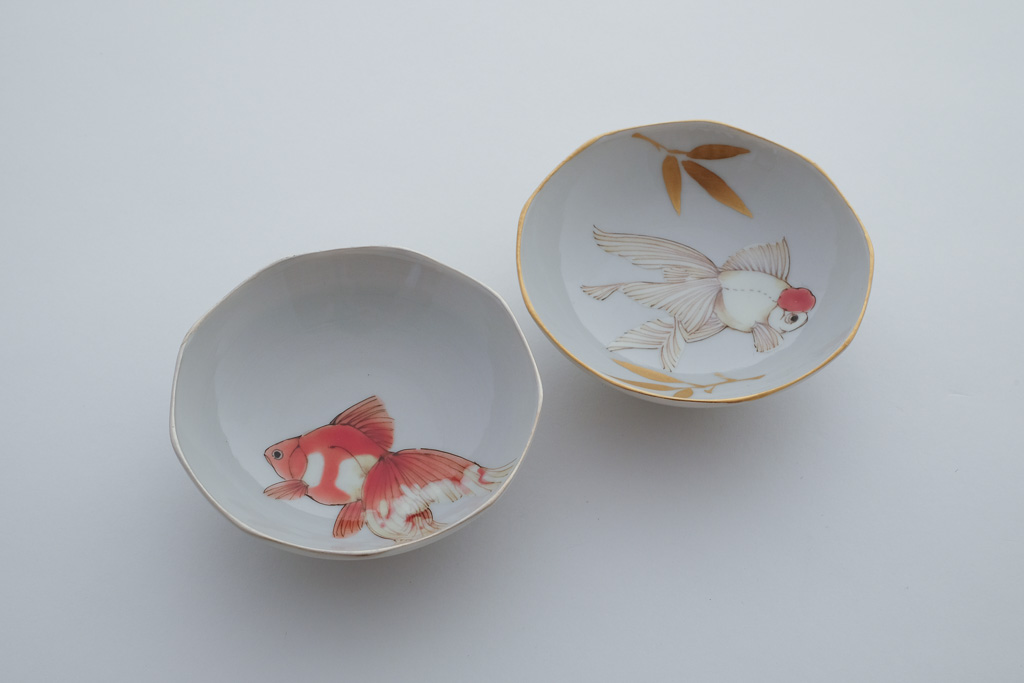 更紗琉金文盃 丹頂文盃   Sake cups with goldfish design