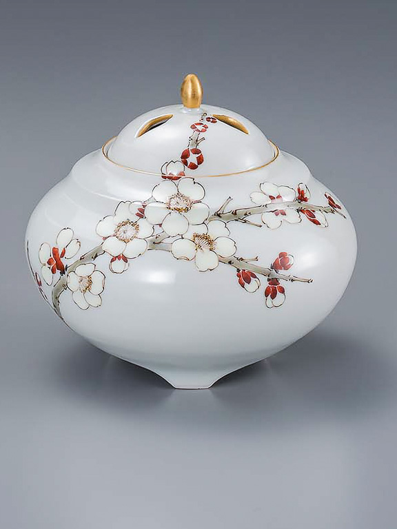 白梅文香炉　　Incense burner with white plum flowers design
