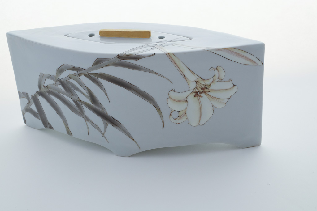 百合文香炉    Incense burner with lily design